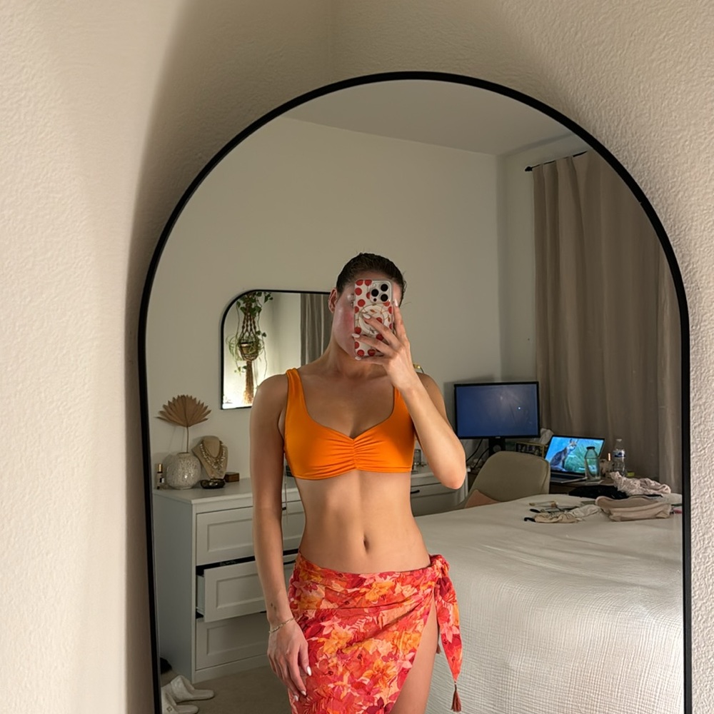 Frankie’s Bikinis top